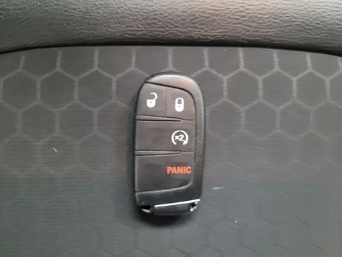 Used 2019 Jeep Compass Latitude w/ Cold Weather Group image 32