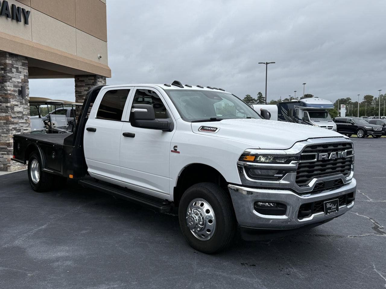 Used 2025 RAM 3500 Tradesman w/ Chrome Appearance Group AWD/4WD image 5
