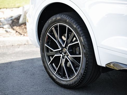 Used 2024 Audi SQ5 Premium Plus w/ Premium Plus Package image 6