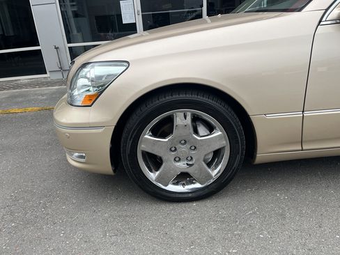 Used 2005 Lexus LS 430 RWD image 18