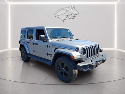 Used 2021 Jeep Wrangler Unlimited Sahara AWD/4WD image 18