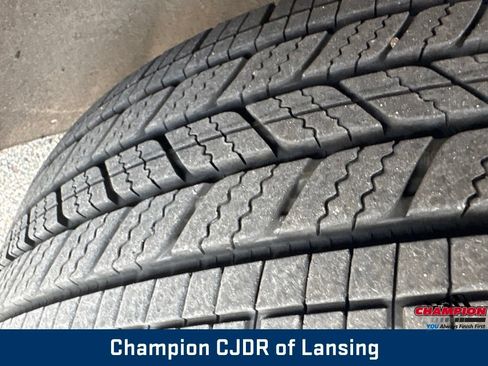 Used 2017 Chrysler Pacifica Touring-L Plus FWD image 41
