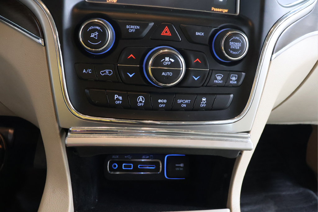 Used 2017 Jeep Grand Cherokee Limited AWD/4WD image 9