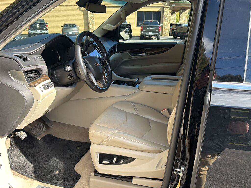 Used 2019 Cadillac Escalade ESV Luxury AWD/4WD image 6