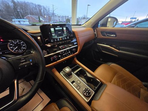 Used 2022 Nissan Pathfinder Platinum w/ Cargo Package image 19