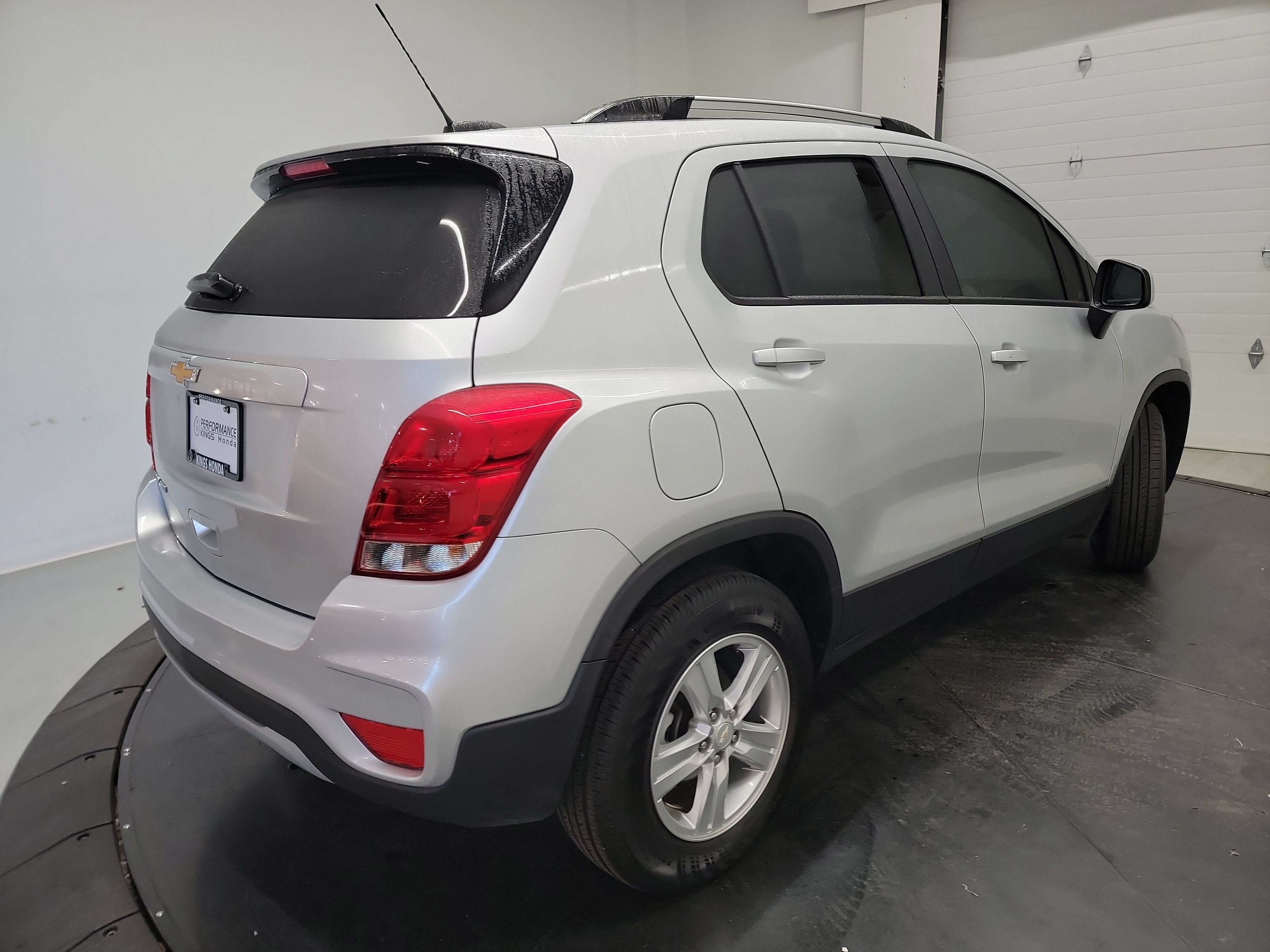 Used 2022 Chevrolet Trax LT w/ LT Convenience Package AWD/4WD image 9