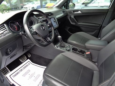 Used 2021 Volkswagen Tiguan SE R-Line AWD/4WD image 10
