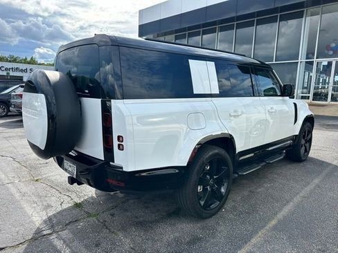 Used 2025 Land Rover Defender 130 X-Dynamic SE AWD/4WD image 22
