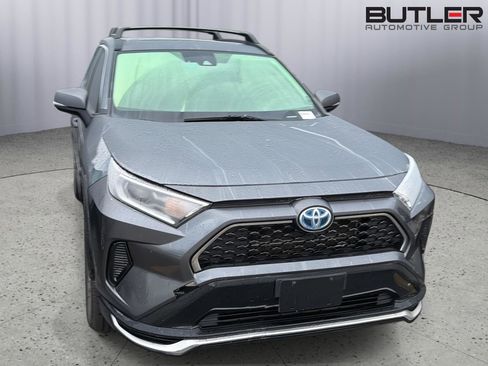 Used 2021 Toyota RAV4 SE w/ Weather & Moonroof Package AWD/4WD image 5