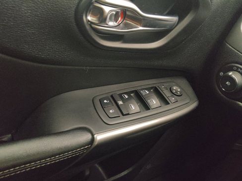 Used 2021 Jeep Cherokee Latitude Lux w/ Sun & Sound Group AWD/4WD image 27
