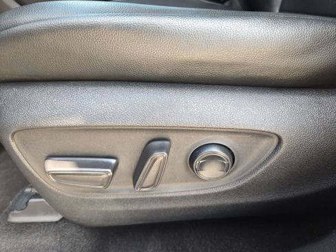 Used 2020 Toyota Highlander XLE AWD/4WD image 15