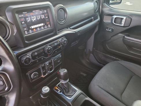 Certified 2022 Jeep Gladiator Sport image 16