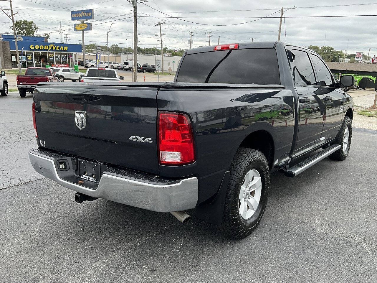 Used 2017 RAM 1500 ST w/ SXT Appearance Group AWD/4WD image 6