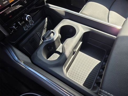 Used 2025 RAM 3500 Laramie image 18