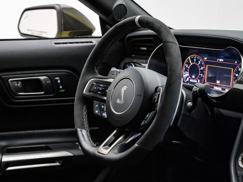 Used 2021 Ford Mustang Shelby GT500 w/ Carbon Fiber Track Pack image 48