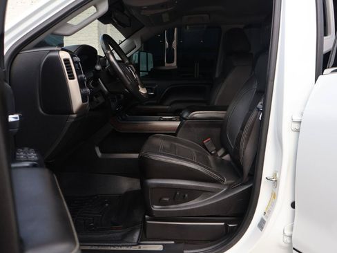 Used 2017 GMC Sierra 2500 Denali w/ Duramax Plus Package AWD/4WD image 11