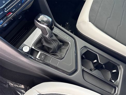 New 2026 Volkswagen Taos SE image 10