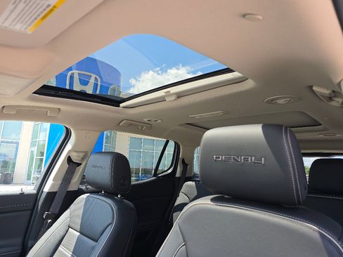 Used 2023 GMC Acadia Denali w/ Denali Technology Package FWD image 22