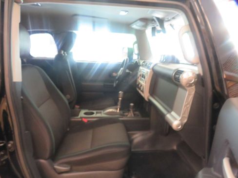 Used 2014 Toyota FJ Cruiser 4WD w/ Upgrade Package image 24