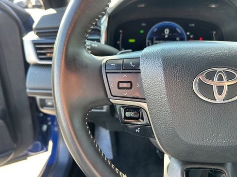 Used 2025 Toyota Camry SE image 18