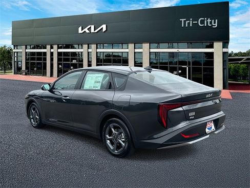 New 2025 Kia K4 LXS image 3