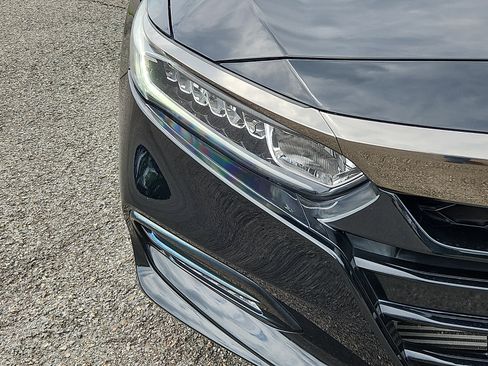 Used 2018 Honda Accord Sport image 9