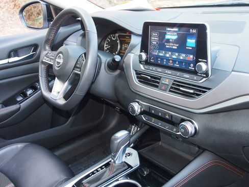 Used 2024 Nissan Altima 2.5 SR image 10