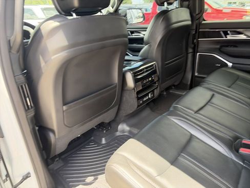 Used 2023 Jeep Wagoneer 4WD image 30