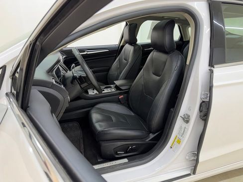 Used 2019 Ford Fusion Titanium FWD image 16
