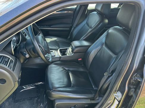 Used 2017 Chrysler 300 Limited image 13