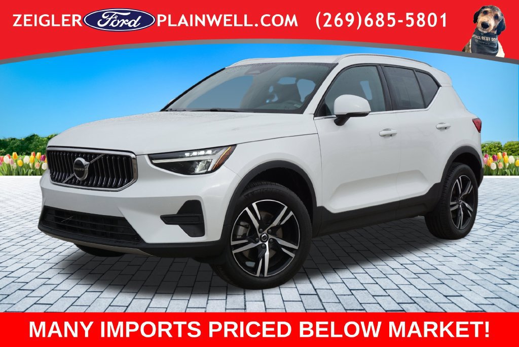Used 2024 Volvo XC40 B5 Core AWD/4WD image 1
