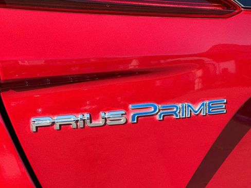 Used 2017 Toyota Prius Prime Plus FWD image 28