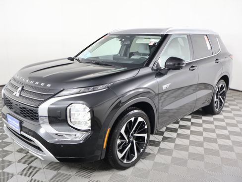 Used 2025 Mitsubishi Outlander SEL image 10