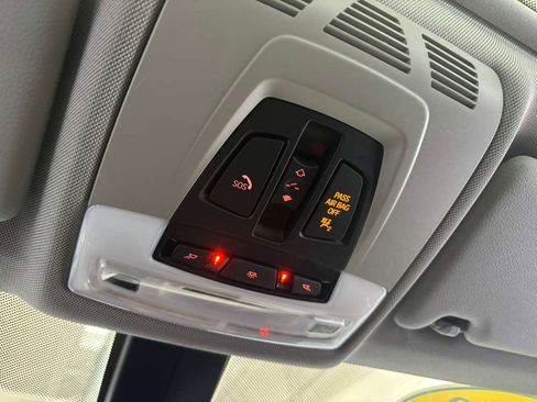 Used 2018 BMW 320i xDrive Sedan w/ Convenience Package image 40