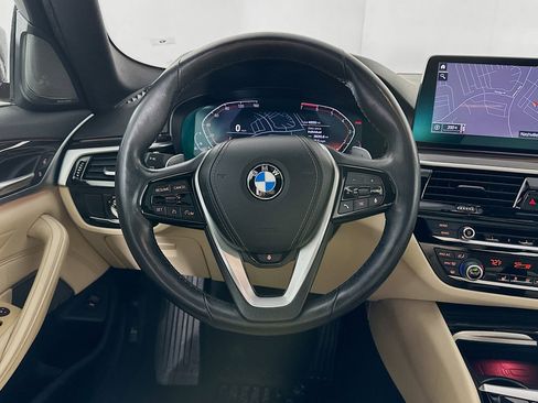 Used 2022 BMW 530i xDrive w/ Premium Package image 17