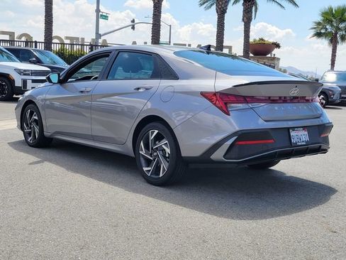 Used 2025 Hyundai Elantra SEL image 3