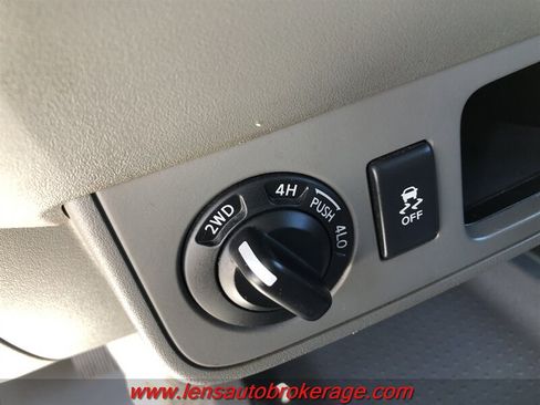 Used 2016 Nissan Frontier SV AWD/4WD image 16