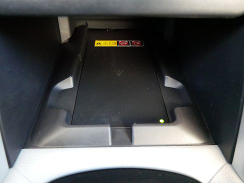 Used 2025 Toyota Corolla Cross LE image 28