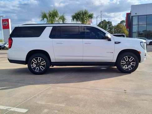 Used 2023 GMC Yukon XL AT4 image 12