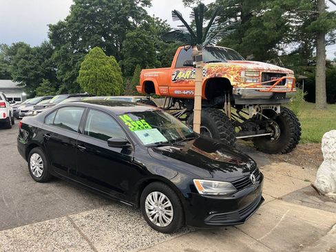 Used 2014 Volkswagen Jetta S FWD image 2