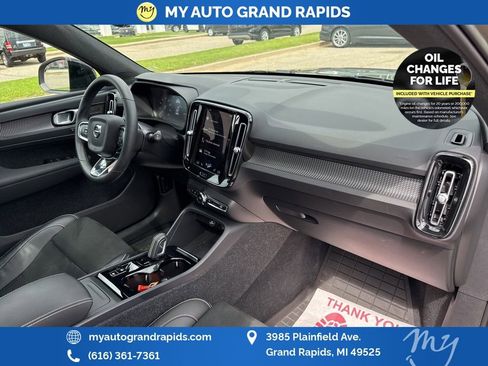 Used 2022 Volvo XC40 T5 R-Design w/ Advanced Package image 31