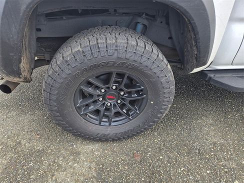 Used 2022 Toyota Tacoma TRD Off-Road image 5
