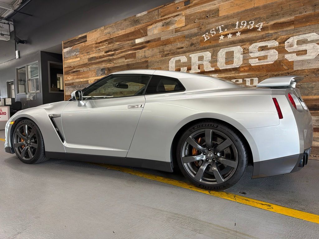 Used 2009 Nissan GT-R Premium AWD/4WD image 19