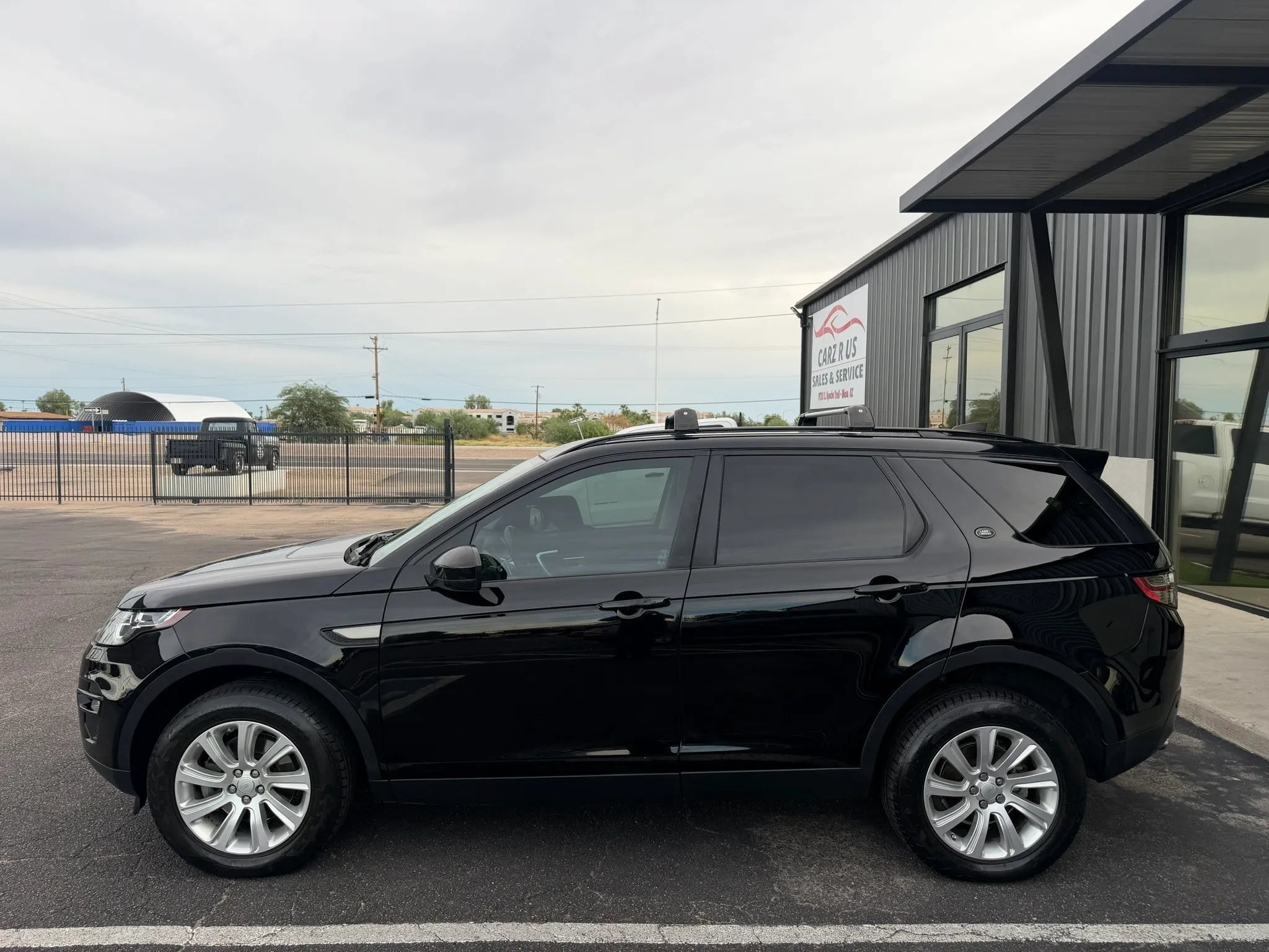 Used 2018 Land Rover Discovery Sport SE AWD/4WD image 4