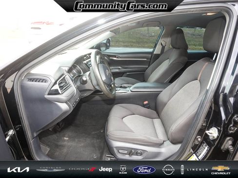 Used 2019 Toyota Camry LE image 12