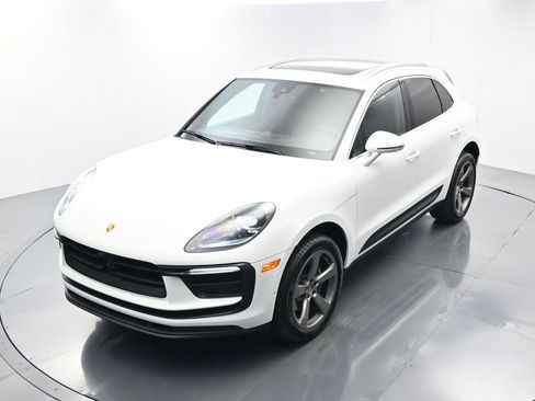 Used 2025 Porsche Macan image 33