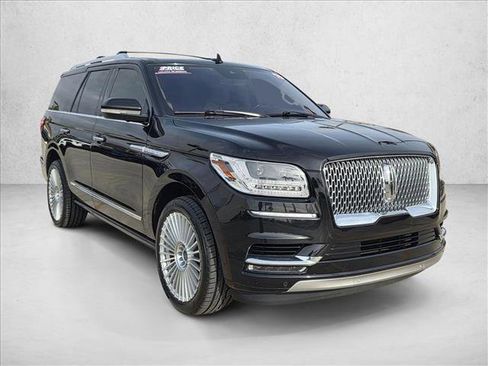 Used 2019 Lincoln Navigator Reserve image 3