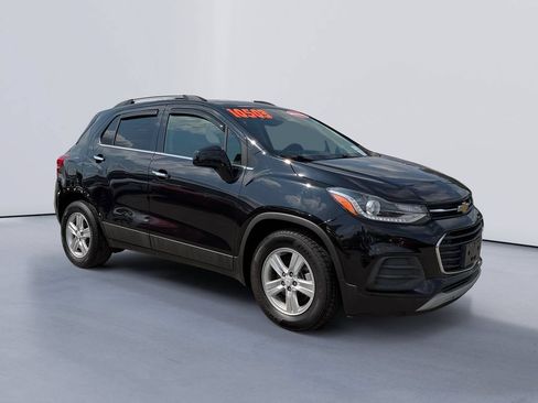 Used 2019 Chevrolet Trax LT w/ LT Convenience Package FWD image 1