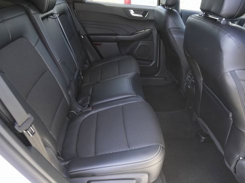 Used 2025 Ford Escape SE image 15