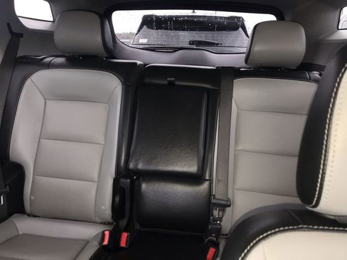 Used 2024 GMC Terrain SLT FWD image 22